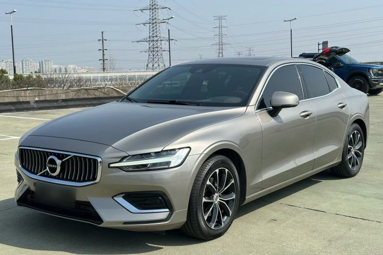 Used Volvo S60 2021 T4 Zhiyi Luxury Edition

