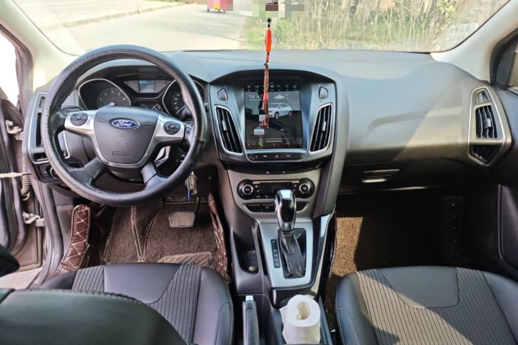 Used Ford Focus 2012 Sedan 1.6L Automatic Fashion Edition
