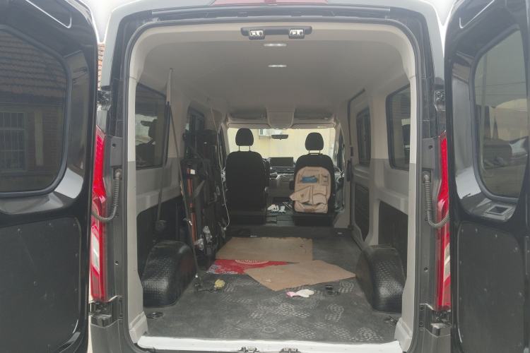 Used SAIC MAXUS Xintu V90 2024 ZhiJie 2.0T Automatic Front-Drive Long-Wheelbase High-Roof Model with Single Rear Tire 6/7 Seats