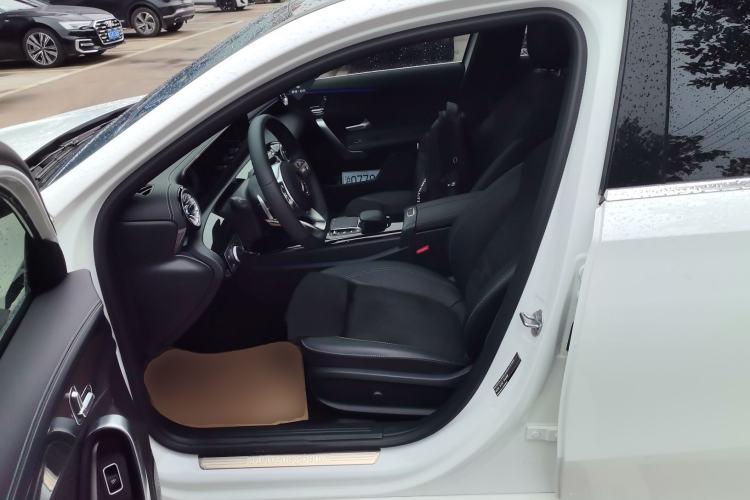 Used Mercedes-Benz A-Class 2022 Revised Version A 200 L Sport Sedan Fashionable Style