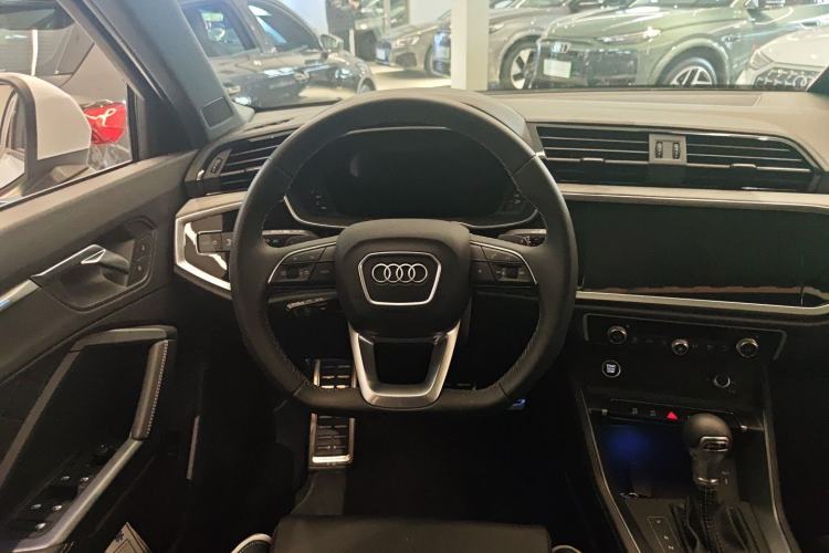 Used Audi Q3 2024 35 TFSI Fashion Dynamic Edition Steering Wheel