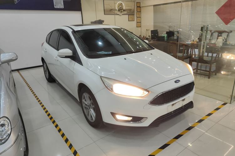 Used Ford Focus 2015 Hatchback EcoBoost 125 Automatic Supreme Style Edition
