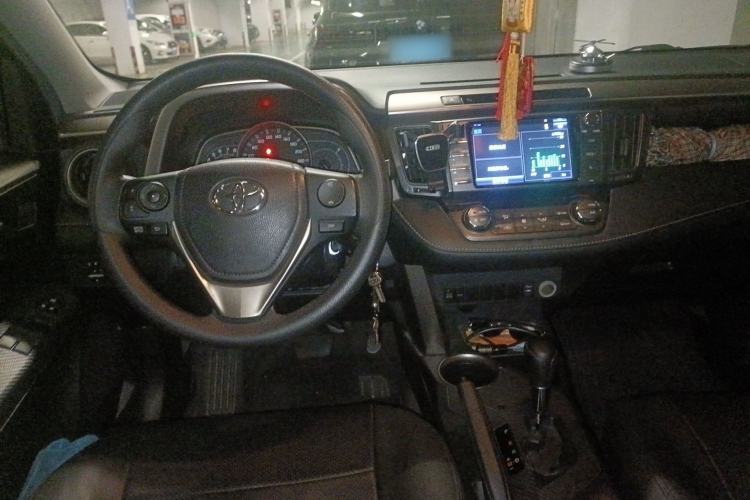 Used Toyota RAV4 2015 2.0L CVT Two-Wheel Drive Fashion Edition