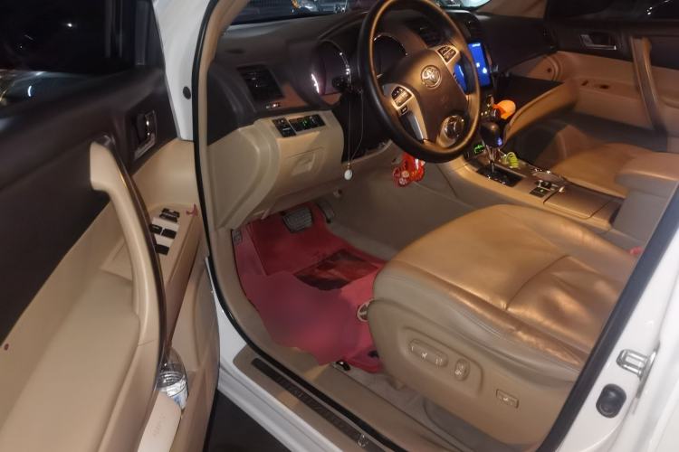 Used Toyota Highlander 2012 2.7L Two-Wheel Drive 7-Seater Luxury Edition
