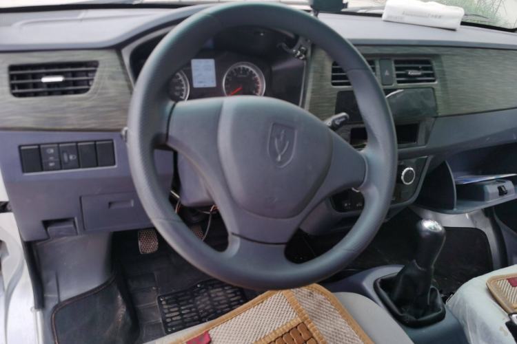 Used Jinbei Hiace X30 2023 1.5L Super-Enjoyment Van 2/5 Seats Non-Air-Conditioned Version SWC15M