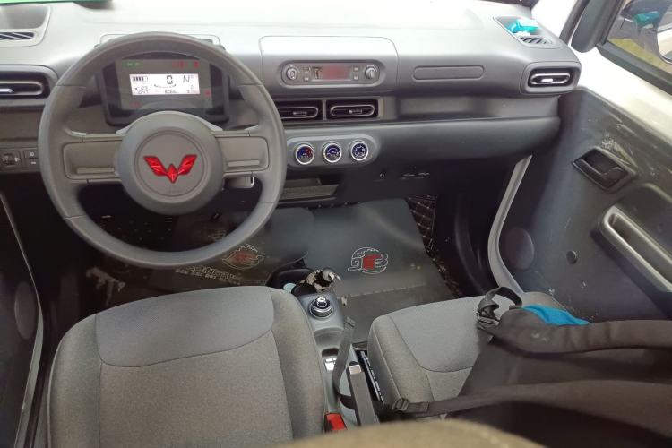 Used Wuling Zhiguang New Energy 2025 Comfort Model Center Console