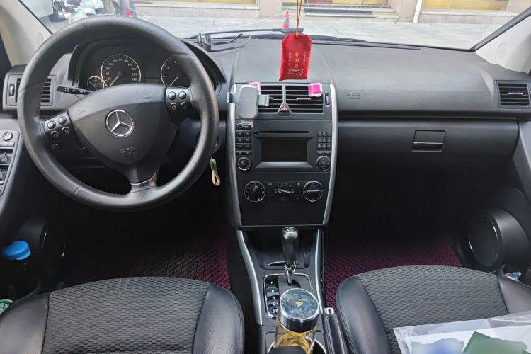 Used Mercedes-Benz A-Class 2011 A 160 Center Console