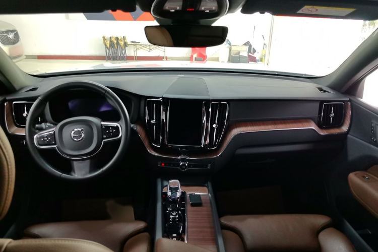 Used Volvo XC60 New Energy 2022 T8 Plug-in Hybrid All-Wheel Drive Smart Luxury Edition Interior 2