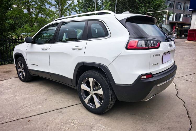 Used Jeep Cherokee 2019 2.0T Four-Wheel Drive Explorer Edition + Autonomous Driving Smart Package China VI