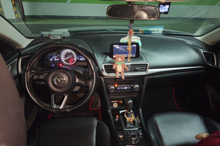Used Mazda 3 Axela 2019 Cloud-Controlled Sedan 1.5L Automatic Luxury Model China VI Standard Center Console