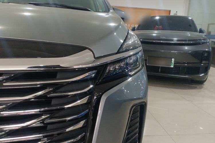 Used Buick GL8 2023 Facelifted Land Cruiser Executive Luxury Version