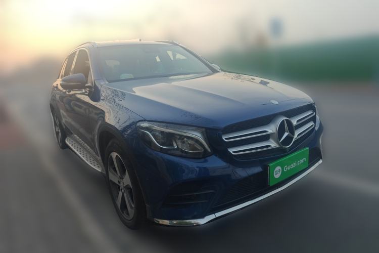 Used Mercedes-Benz GLC 2017 GLC 260 4MATIC Luxury Model Front Right 45 Deg