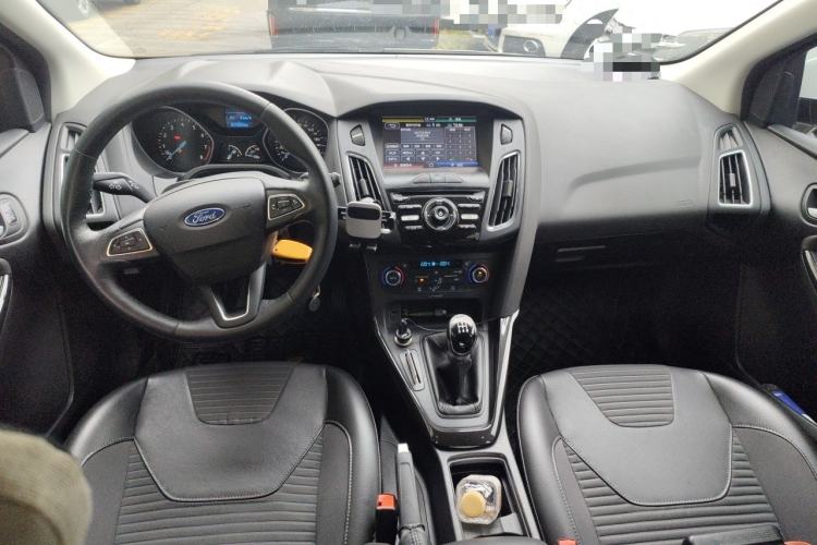 Used Ford Focus 2015 Hatchback 1.6L Manual Fashion Edition

