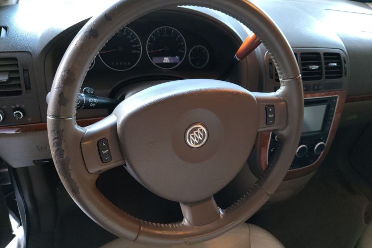 Used Buick GL8 2011 2.4L CT Comfort Edition Steering Wheel