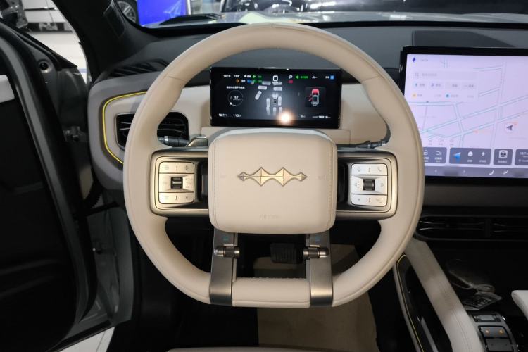 Used Formula Leopard Titanium 3 2025 501KM All-Wheel Drive Intelligent Driving Ultra Version Steering Wheel