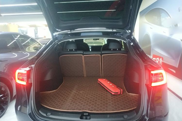 Used Tesla Model Y 2024 Long-Range All-Wheel-Drive Version
