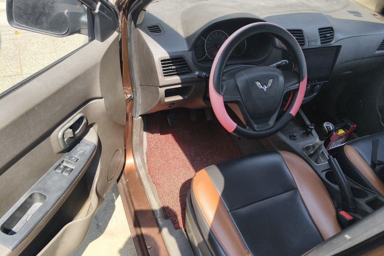 Used Wuling Hongguang 2015 1.5L S Basic Version China V Standard Driver Seat