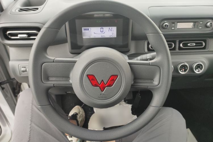Used Wuling Zhiguang New Energy 2025 Standard Model Steering Wheel