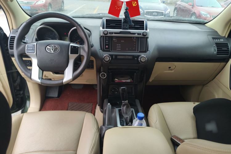 Used Toyota Prado 2010 2.7L Automatic Deluxe Edition Center Console