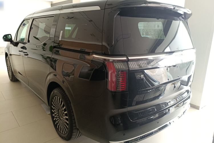 Used Zeekr 009 2024 Six-Seat Executive Version 4WD 108 kWh Exterior 2