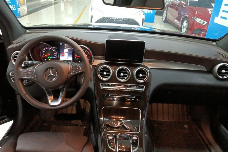 Used Mercedes-Benz GLC 2019 GLC 260 L 4MATIC Dynamic Model Center Console