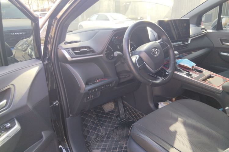 Used Toyota SIENNA 2024 2.5L Hybrid Four-Wheel Drive Prestige Edition