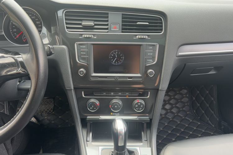 Used Volkswagen Golf 2017 1.6L Automatic Comfort Million-Vehicle Anniversary Edition
