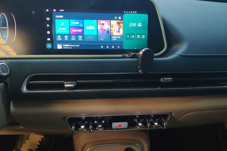 Used ORA Good Cat 2024 401 km Luxury Version 126 kW Audio And AC Panel