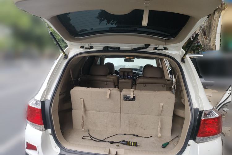 Used Toyota Highlander 2012 2.7L Two-Wheel Drive 7-Seater Luxury Edition Trunk