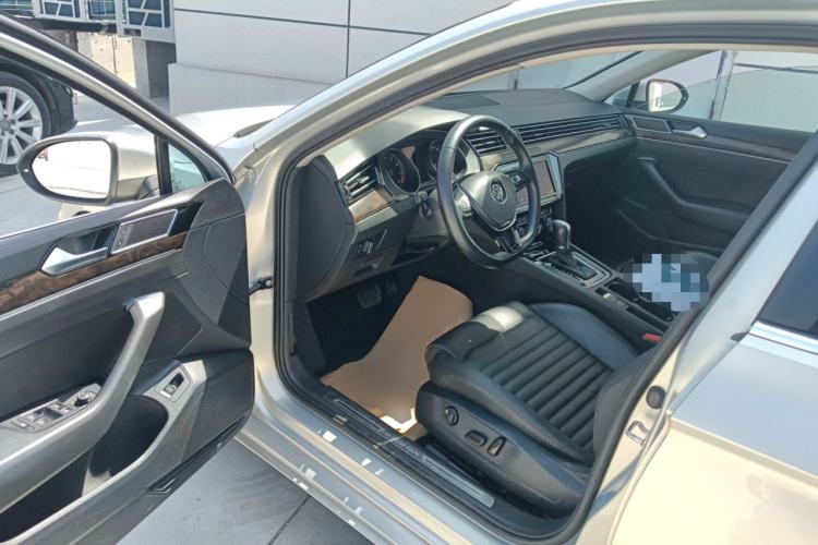 Used Volkswagen Magotan 2019 330TSI DSG Luxury Version China VI Standard Driver Seat