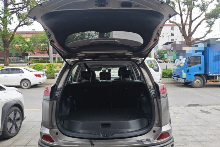 Used Toyota RAV4 2019 2.0L CVT Two-Wheel Drive Fashion X Limited Edition China VI Standard
