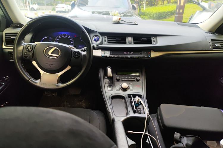 Used Lexus CT 2014 CT200h Elite Edition Monochrome Center Console