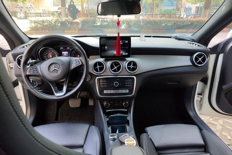 Used Mercedes-Benz CLA 2018 CLA 200 Style Edition Center Console