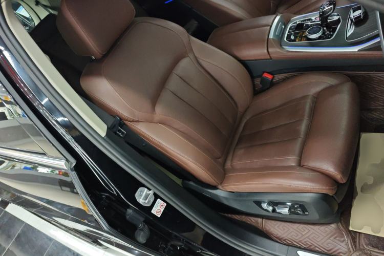 Used BMW X7 2021 xDrive40i Luxury Package with Leading Features
