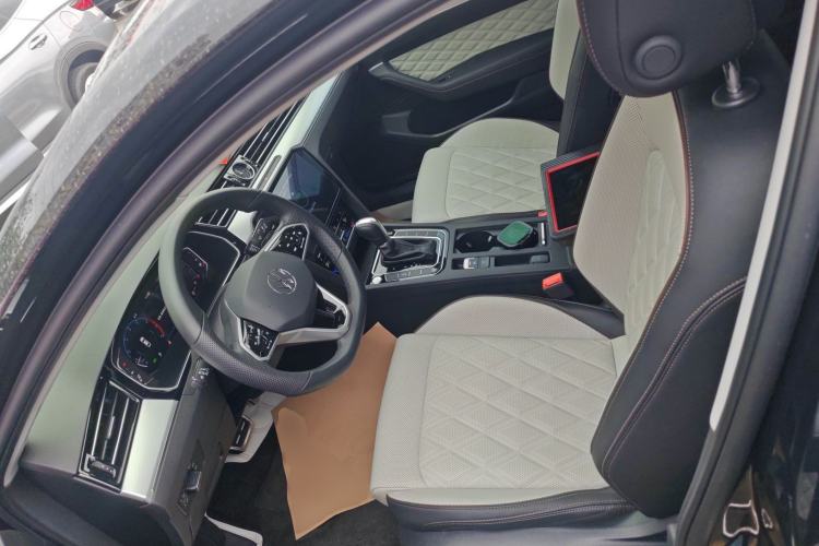 Used Volkswagen Magotan 2024 2 Million Units Zhongxiang Version 330TSI DSG Luxury Edition
