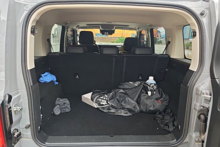 Used Tank 300 2023 City Edition 2.0T—Stylish as Ever Trunk