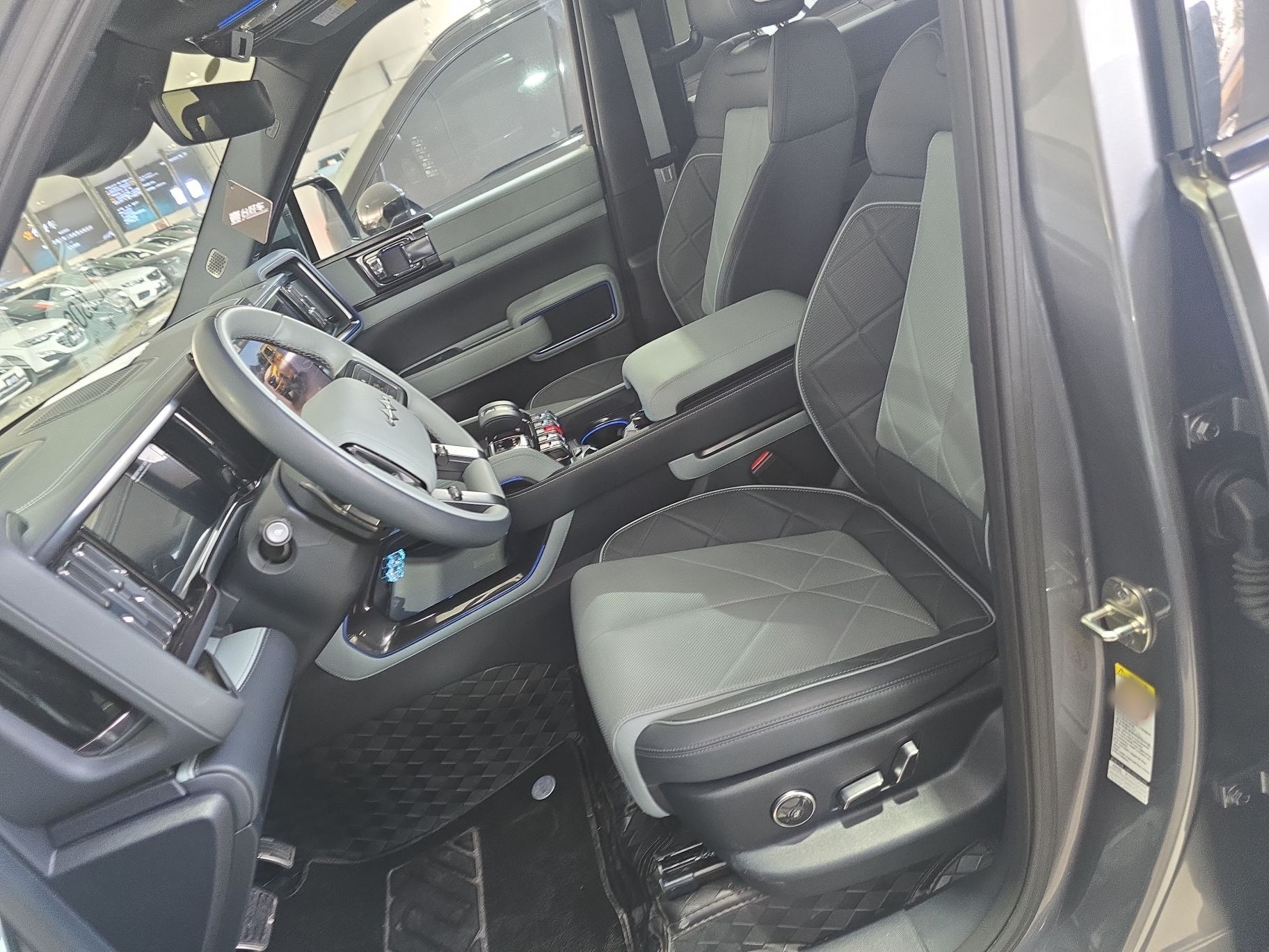 المقاعد الأمامية داخل السيارة