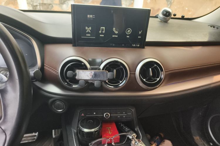 Used Wey VV6 2018 2.0T Two-Wheel-Drive Ultra-Luxury Version China V Standard Audio And AC Panel