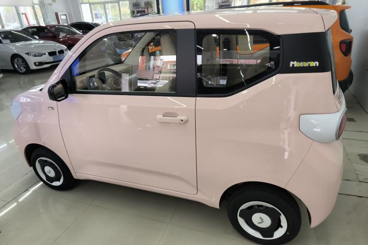 Red Wuling Voiture d’occasion Wuling Hongguang MINIEV 2024 0.0L Red 200km AT 4 ...