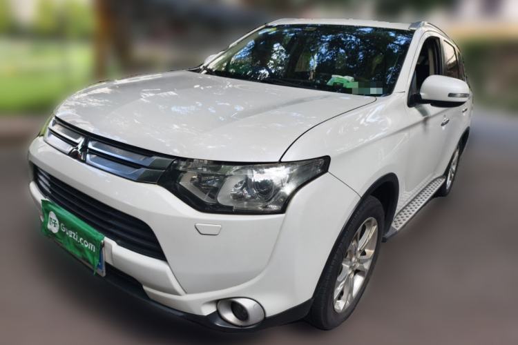 Used Mitsubishi Outlander 2014 2.4L 4x4 Deluxe Value Edition 7 Seats
