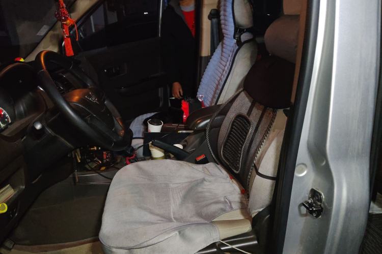 Used Wuling Rongguang V 2016 1.2L Standard Version
