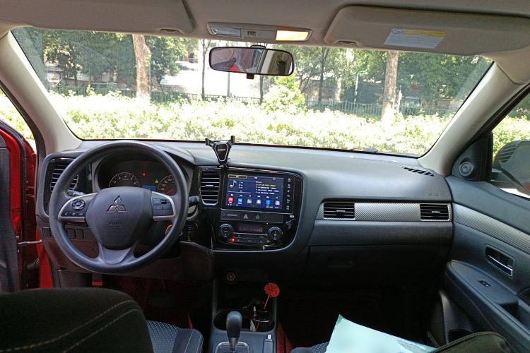 Used Mitsubishi Outlander 2016 2.0L Two-Wheel Drive Fashion Edition 5 Seats