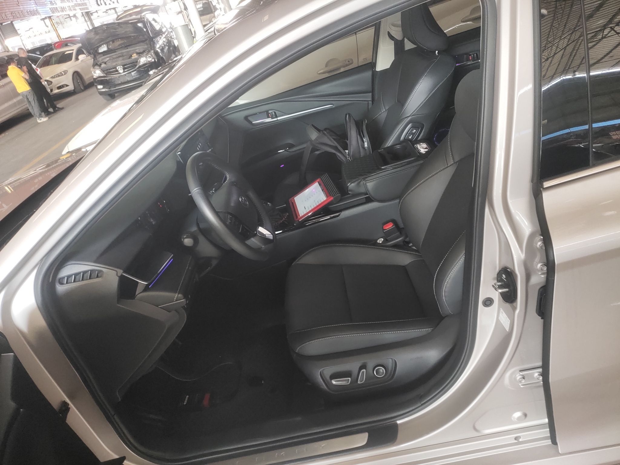 Переднее сиденье в автомобиле