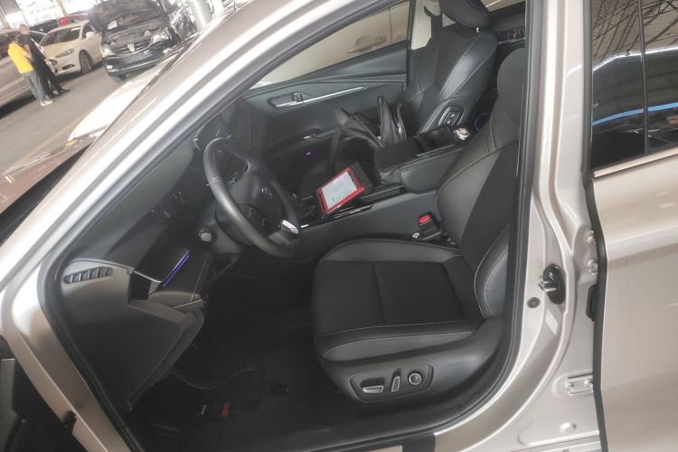 Used Toyota Camry 2024 Dual-Motor 2.0 HGVP Luxury Edition