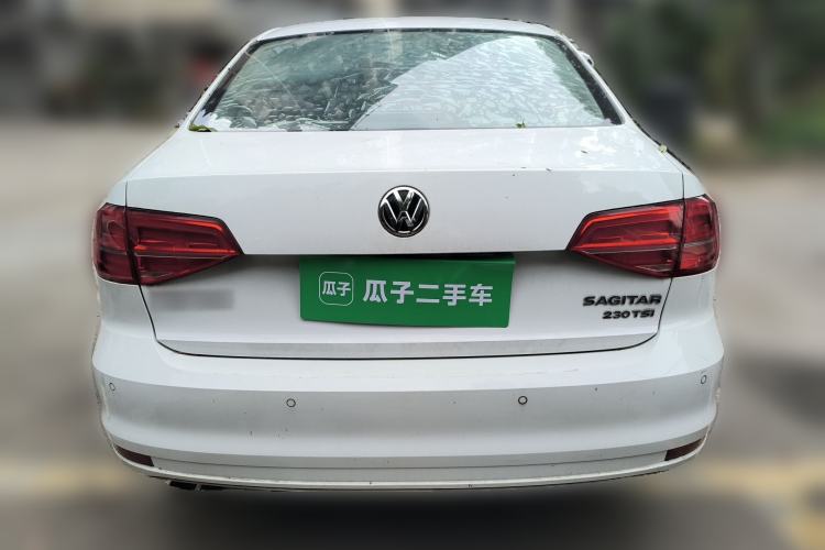 Used Volkswagen Sagitar 2015 230TSI Manual Comfort Version
