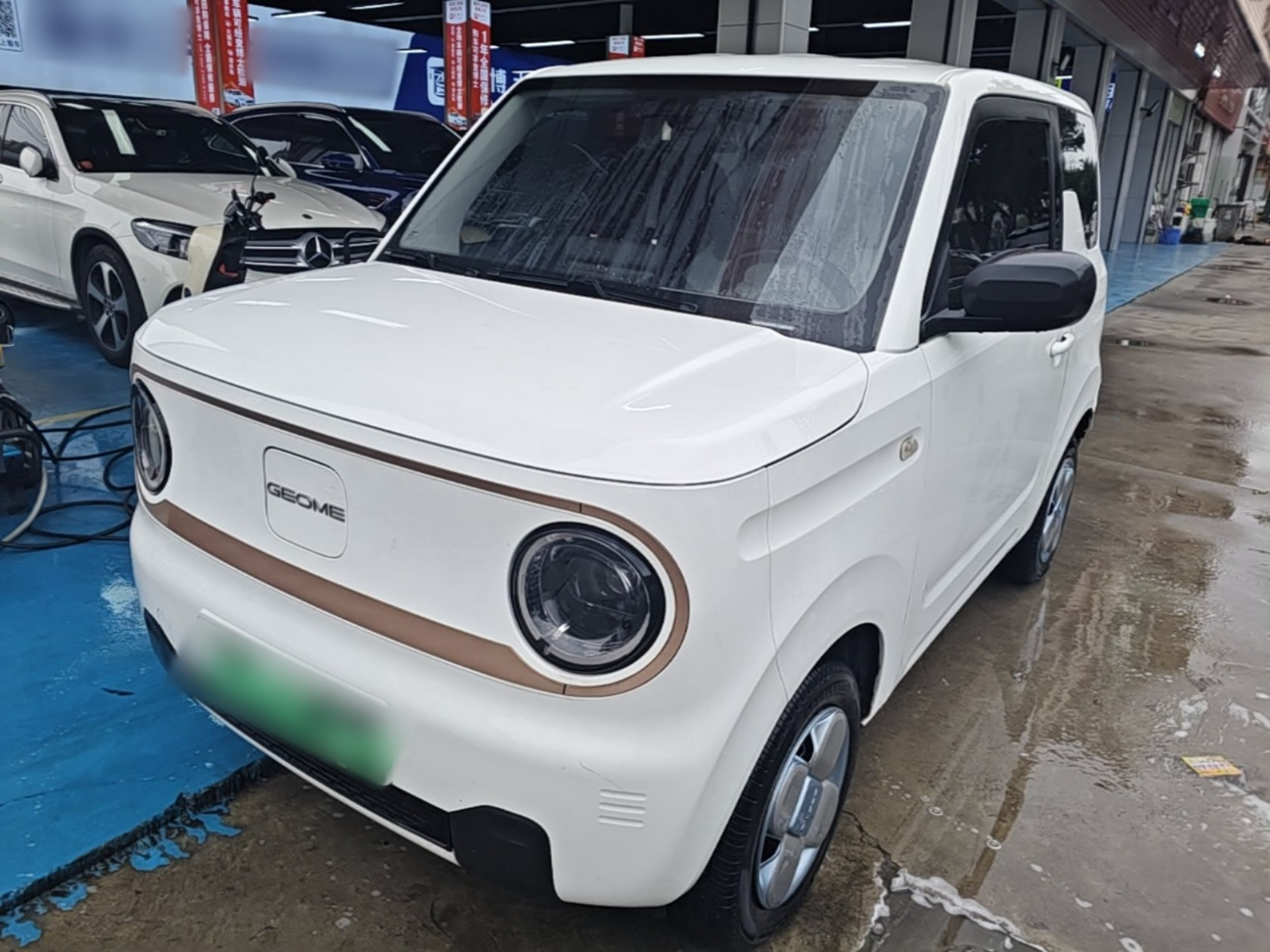 Под передней частью автомобиля