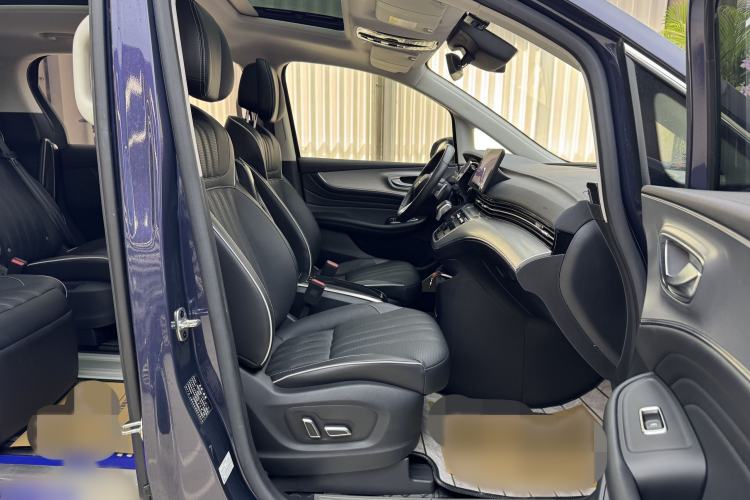 Used Roewe iMAX8 2021 400TGI Supreme Series Ultimate Edition Interior 4