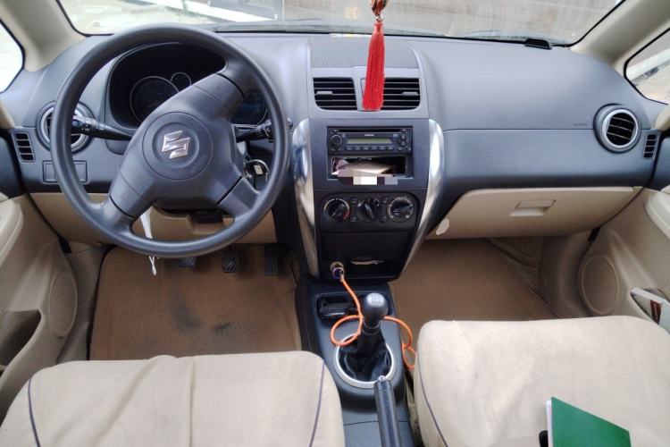Used Suzuki SX4 S-Cross 2011 1.6L Manual Comfort Version Center Console