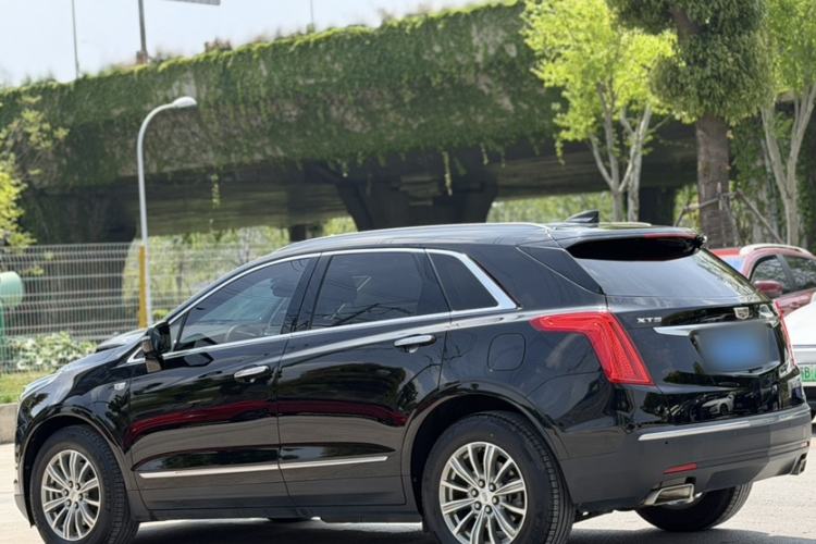 Used Cadillac XT5 2018 25T Luxury Model Exterior 3