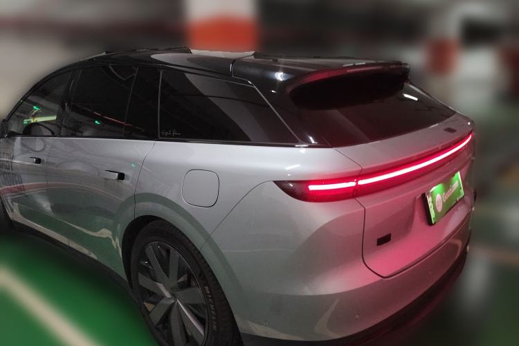 Used Li Auto i6 2025 Model Four-Wheel-Drive Standard Type
